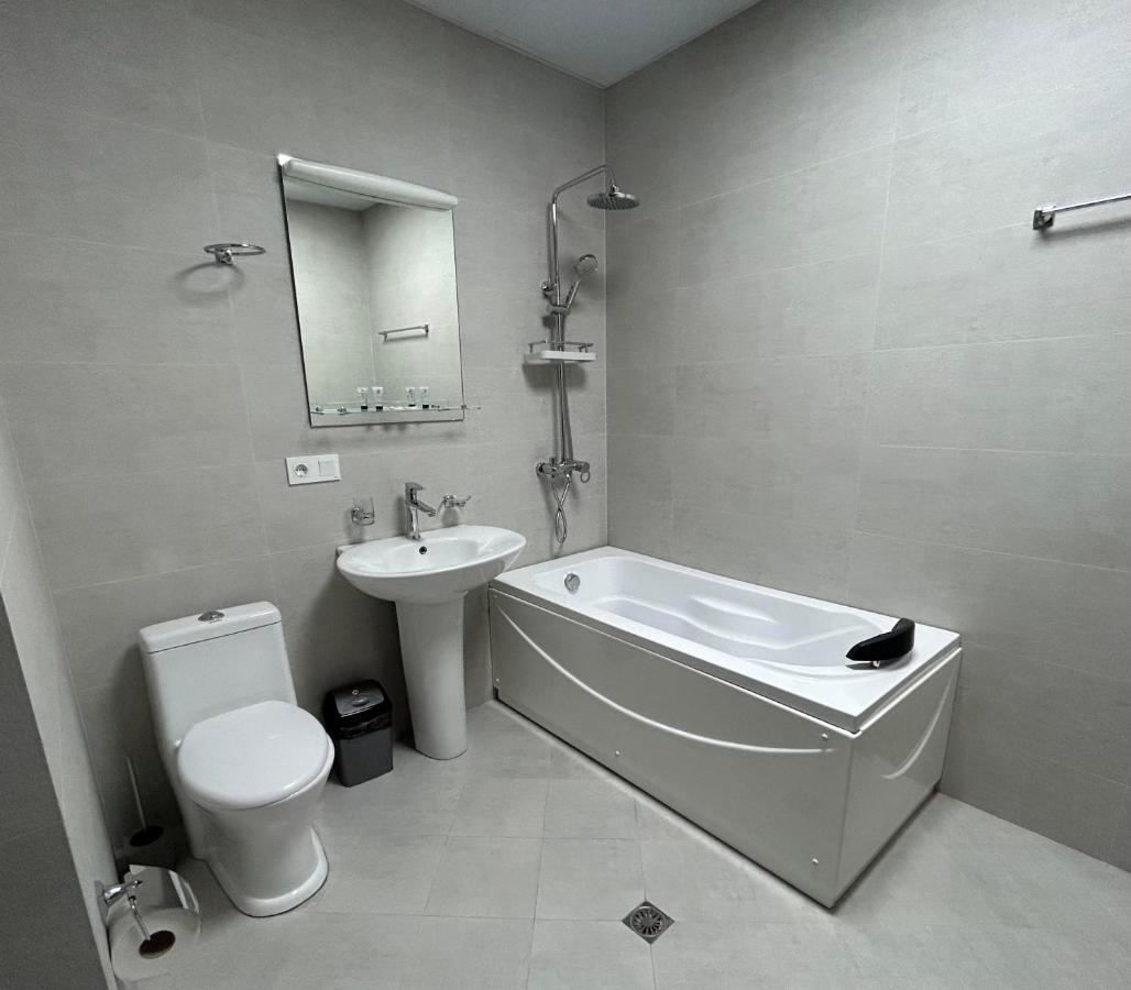 Hotel Four Seasons Tbilisi Bagian luar foto